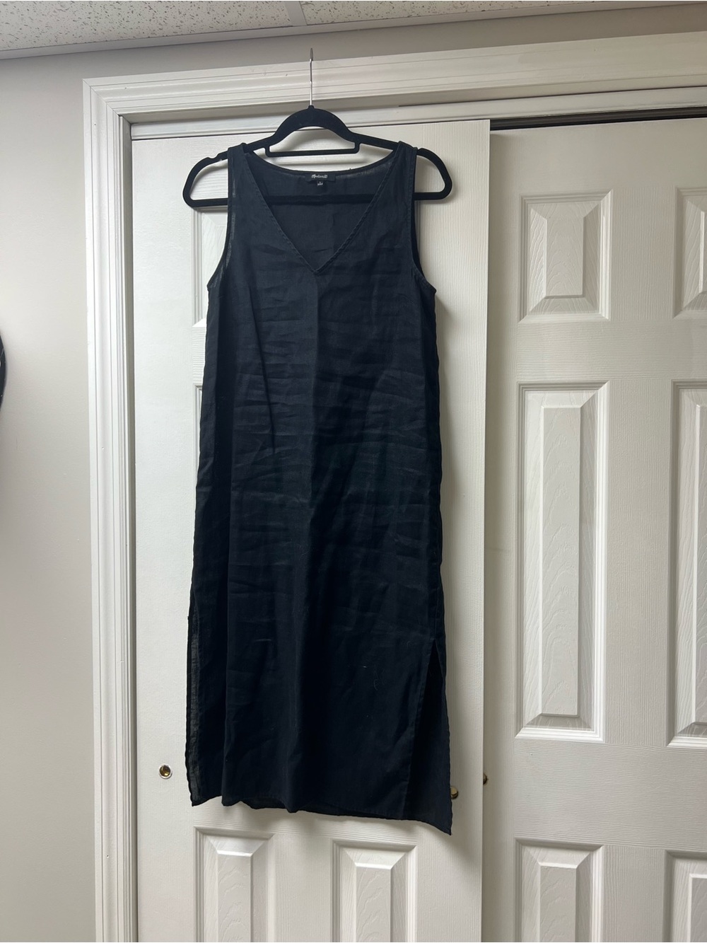 Madewell Black Sleeveless V-Neck Midi Dress
